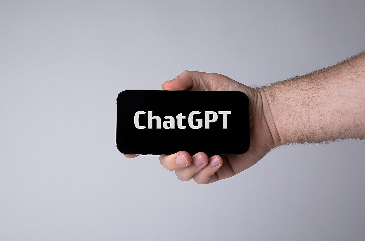 スマートフォンでChatGPTを開いている様子