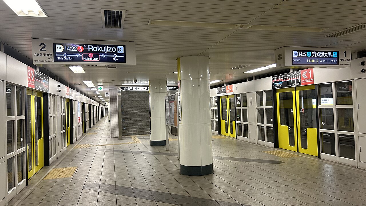 京都市営地下鉄 太秦天神川駅ホーム