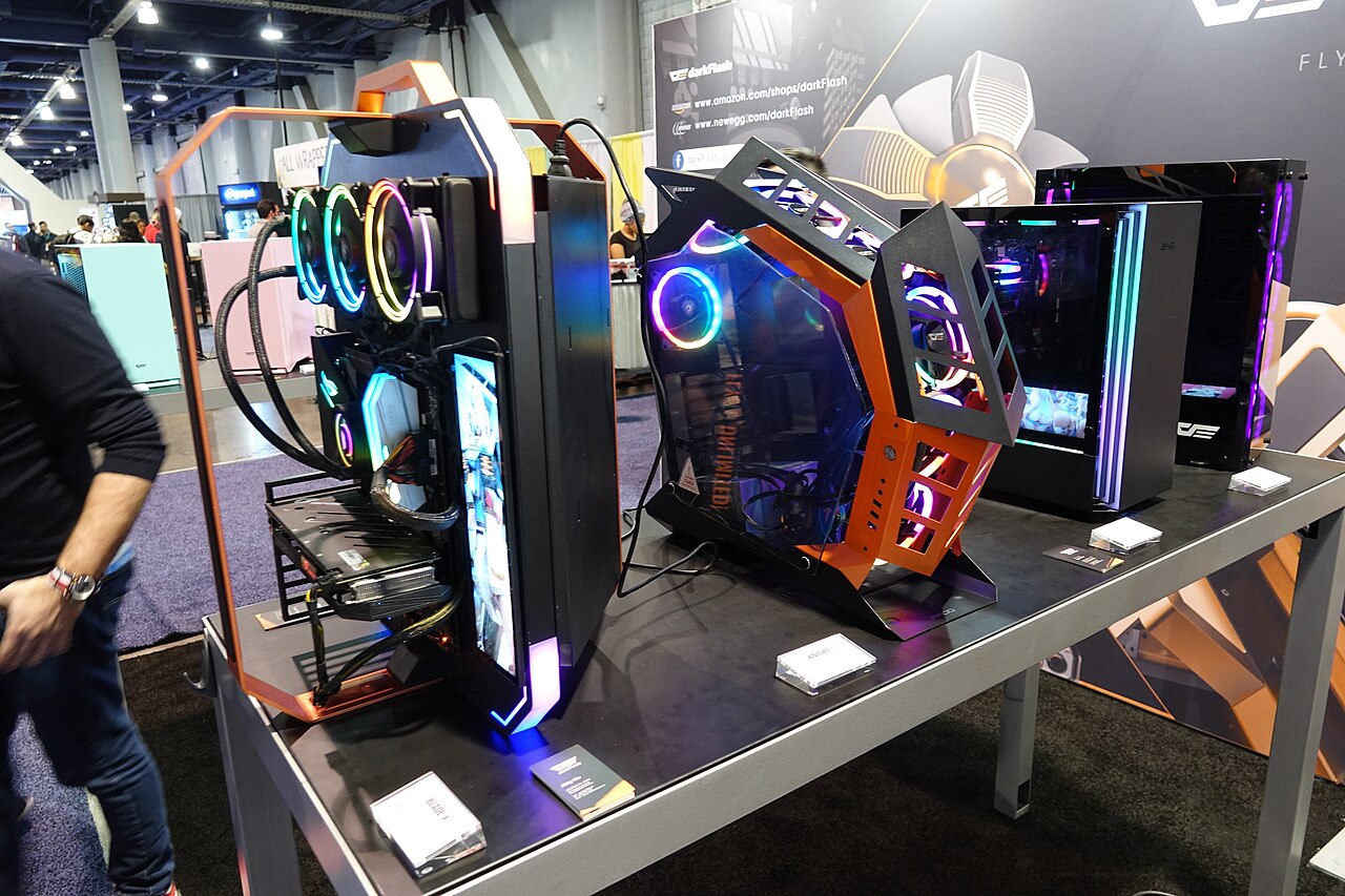 ゲーミングPCが並ぶ会場の様子