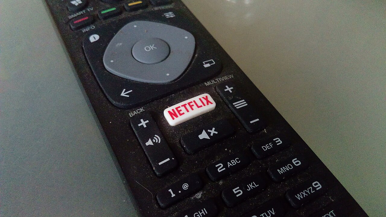 Netflixボタン付きのテレビリモコン