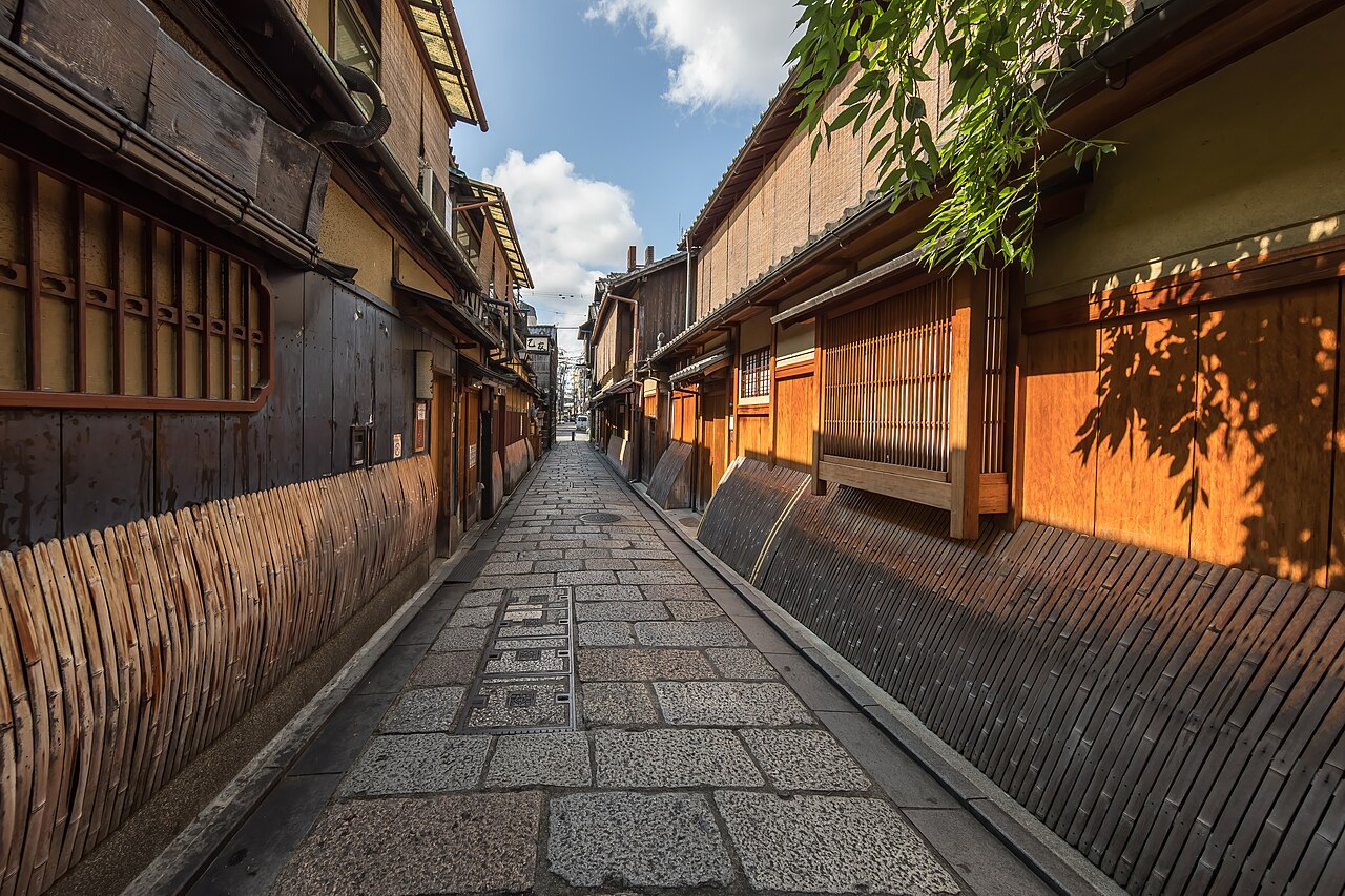 京都・祇園のすだれのある町家