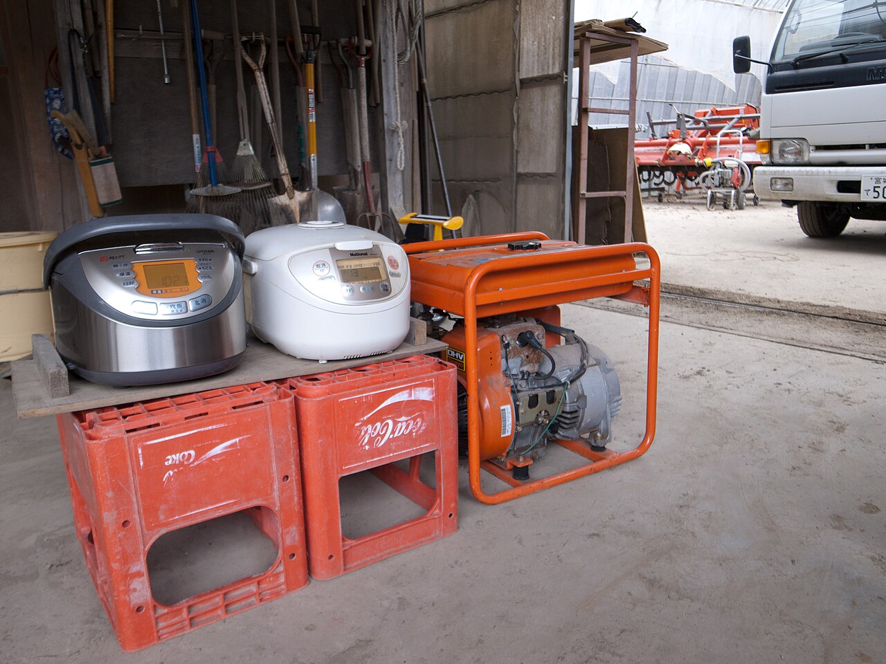 Electro rice cookers with a generator in 2011 Japan