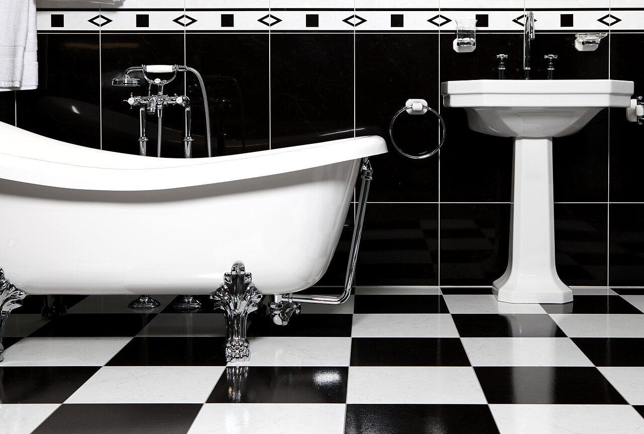 Bathroom with bathtub