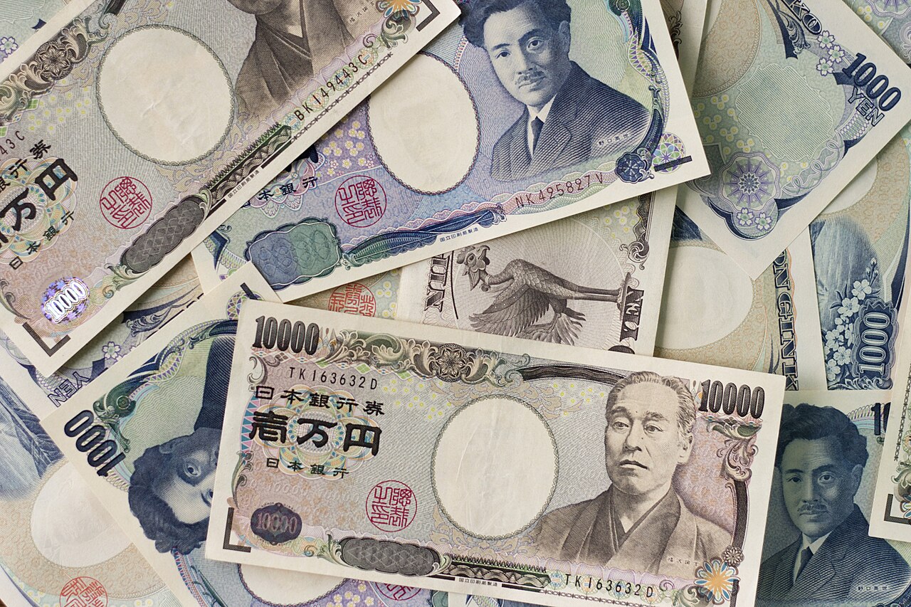 日本円紙幣の束