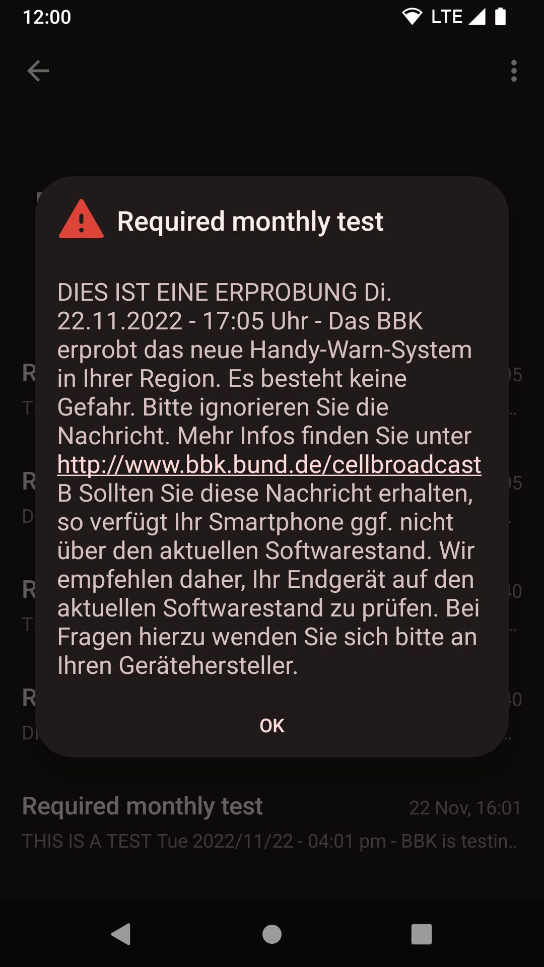 Androidスマートフォンの画面に赤い警告三角アイコンとともに表示されたセルブロードキャストの受信ダイアログ