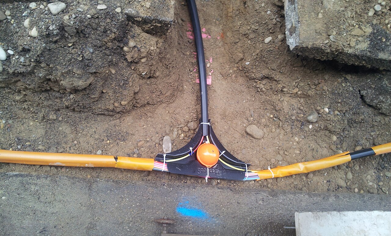 光ファイバー(FTTH)敷設工事の様子